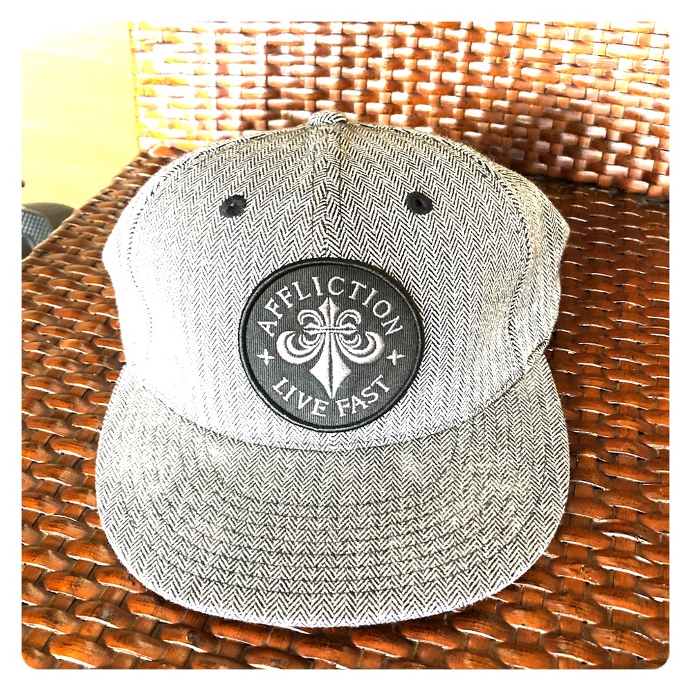 Men’s Affliction hat.